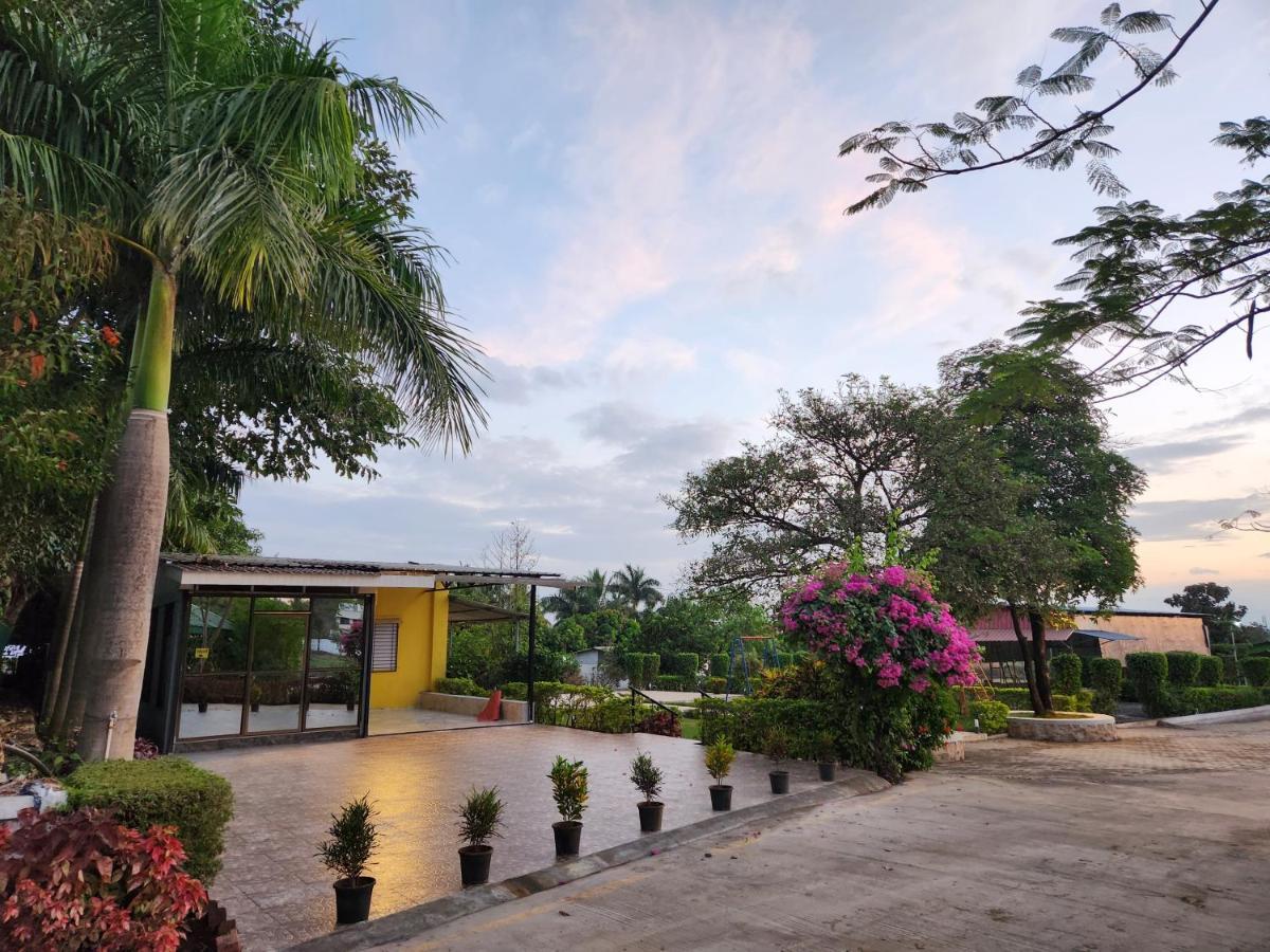 Hillrock Resort & Villas, Neral-Karjat Kültér fotó